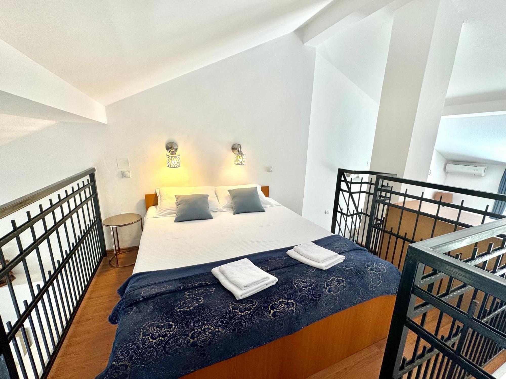 For-A Apartmani เบชิชิ ภายนอก รูปภาพ