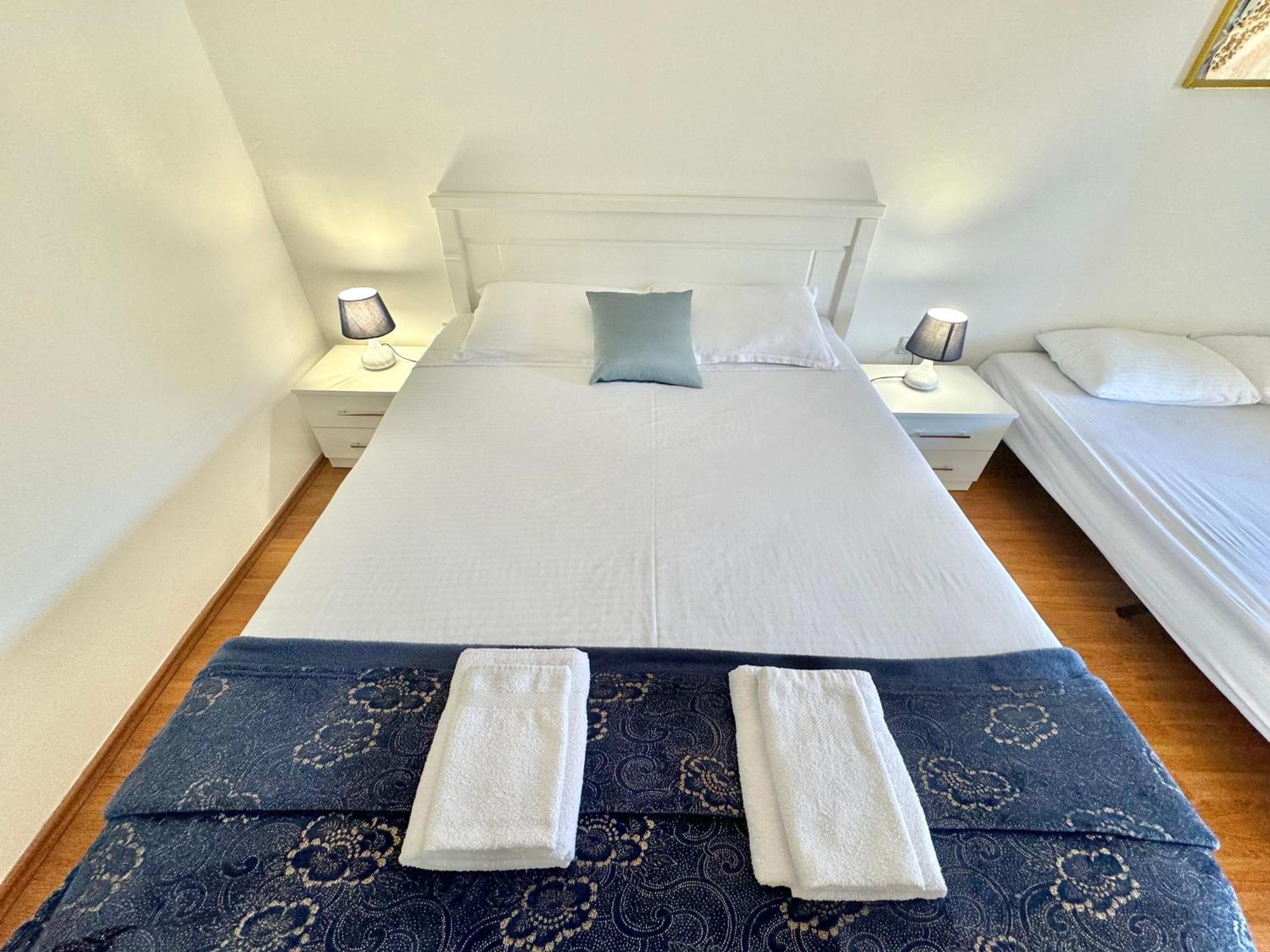For-A Apartmani เบชิชิ ภายนอก รูปภาพ